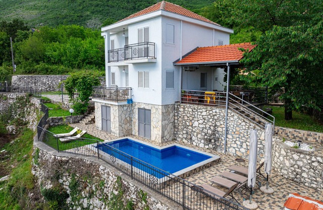 Wonderful Villa Tranquila with Pool and Sea View