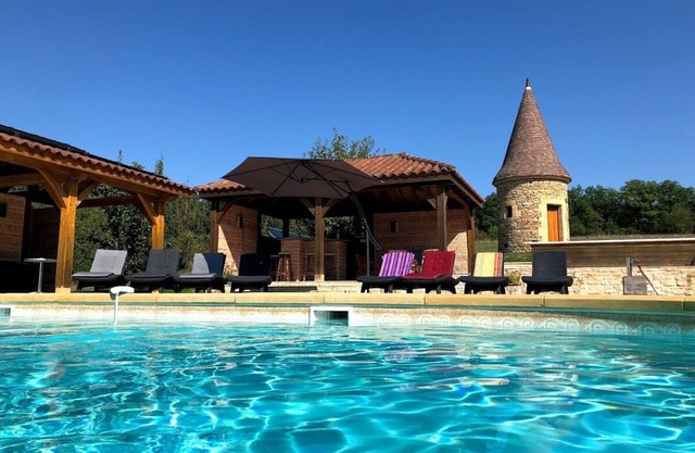 wonderfull house on private grounds with pool and roman hot water bath