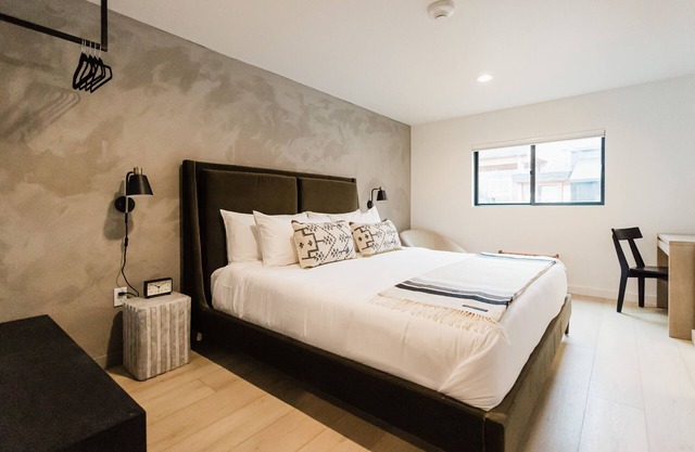 Wonderstone Hotel - Single King Micro Guest Room