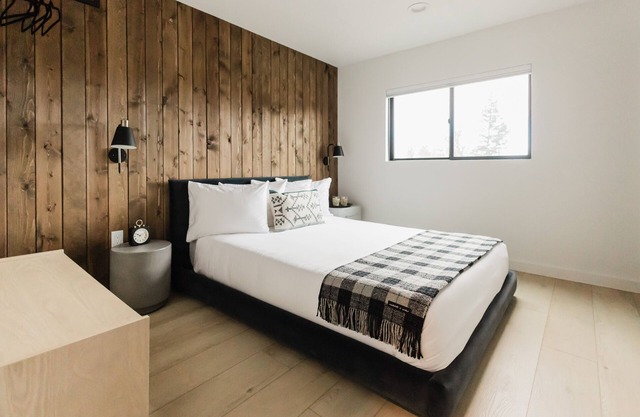Wonderstone Hotel - Single King Micro Guest Room