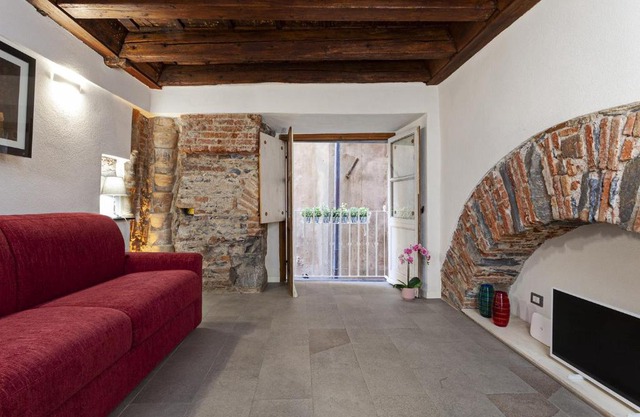 Wood and Stone Apartment in the historical center