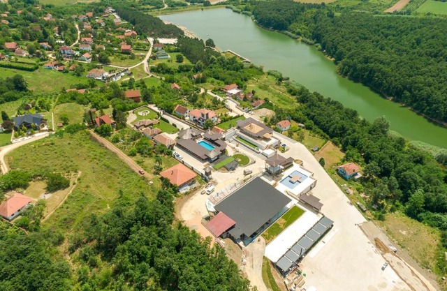 Woodland Resort