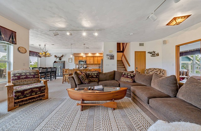 Woodridge at Seven Springs - Spacious & Cozy 4 BR/4 BA Mountaintop Condo!