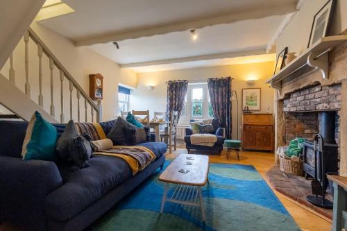 WOOL COTTAGE - Cosy Cottage Retreat with Log Fire & Tranquillity in Shilbottle