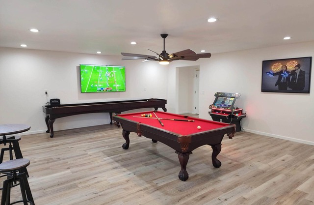 WOW Game Room, Sleeps 12, Hot Tub