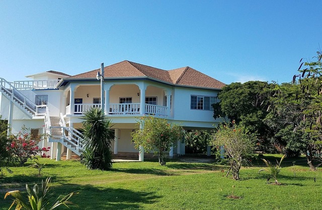 WOW! HUGELY Discounted! A BIG Three BR Villa & RARE Secluded BEACH!