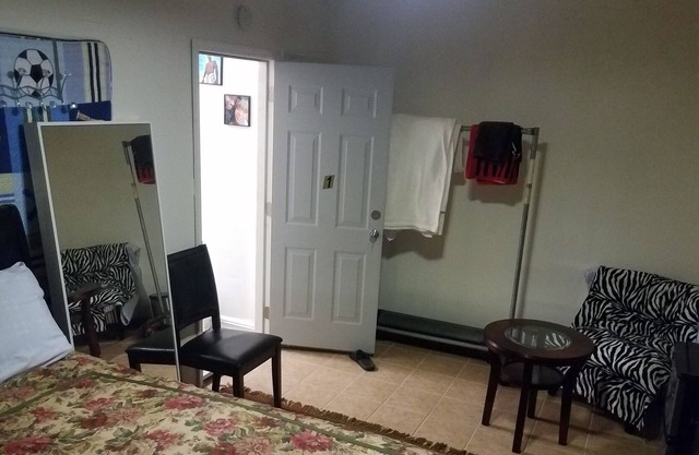 Wow! Nice room great location 30 minutes to Manhattan