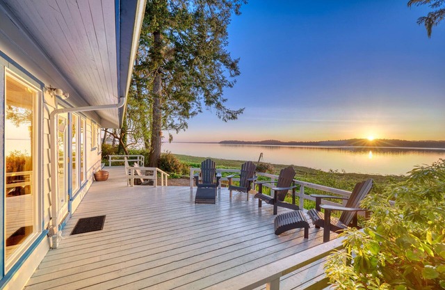WOW Views, Oversized Deck, Luxurious (KBay)