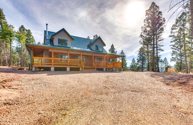 Wraparound Porch and Forest Views Angel Fire Cabin