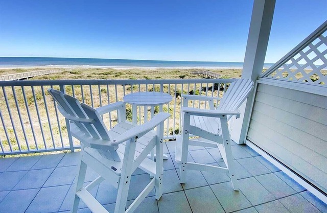 Wrightsville Dunes: Oceanfront Condo, 2 Pools, Tennis Court!