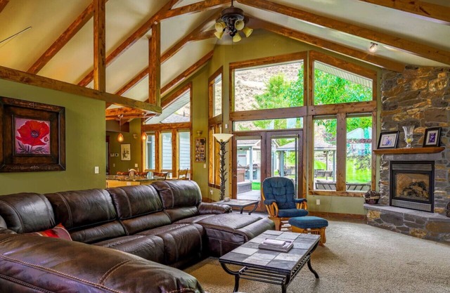 Wunder House, Sleeps 14!