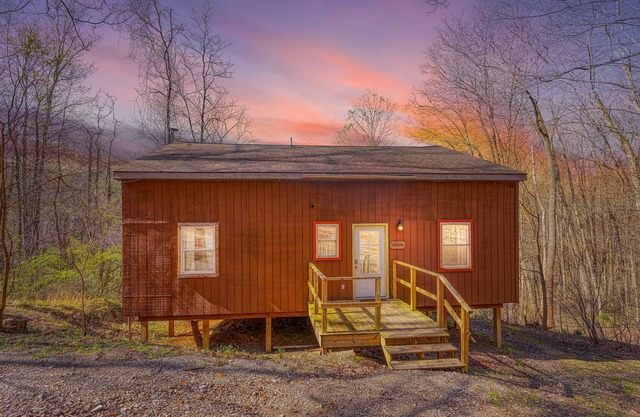 Wyandot Woods - Hillside Cabin