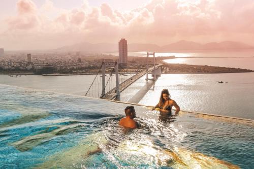 Wyndham Danang Golden Bay - Free Shuttle Bus to Beach