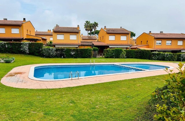Xalet 81 D - Four Bedroom Chalet, Sleeps 8