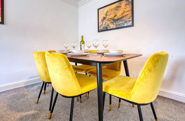 Xclusive Living 3 bedroom House on Wandle Grove.