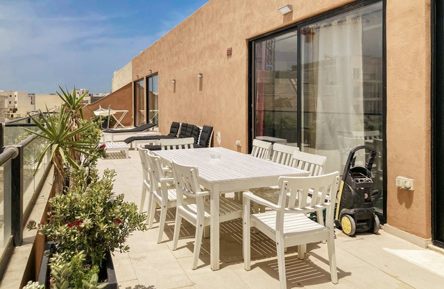 XL Terrace Penthouse, Near The Sea, King-Size Bed