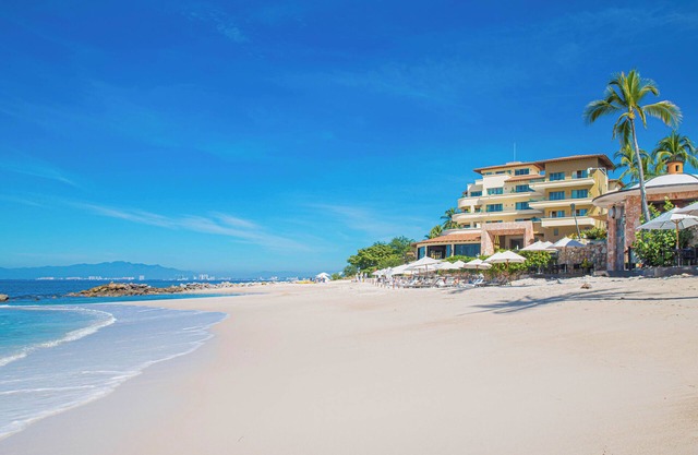 Xmas 12/19-26 OCEANFRONT 3-bedroom PH w/wifi in 5 Star Resort in PV