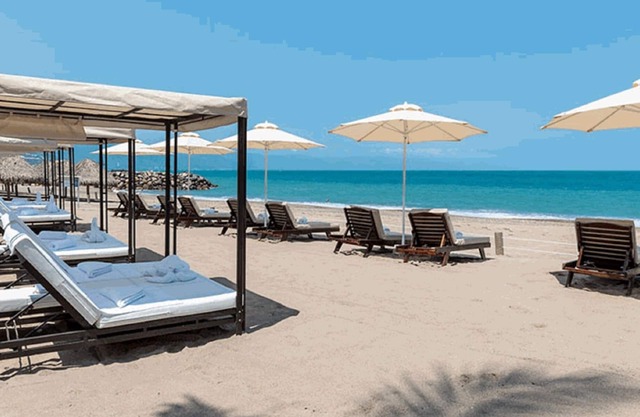 Xmas, New Year, Presidential Suite At The Ocean Front Buganvilias Resort