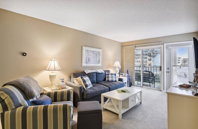 XPLORIE ACTIVITIES AND LINENS INCLUDED! 1BR Condo-Heron Harbour Complex-120th Street-Great Outdoor Pools!