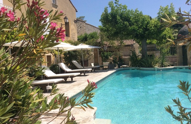 XVII property panoramic view of the Alpilles 5 min from Avignon