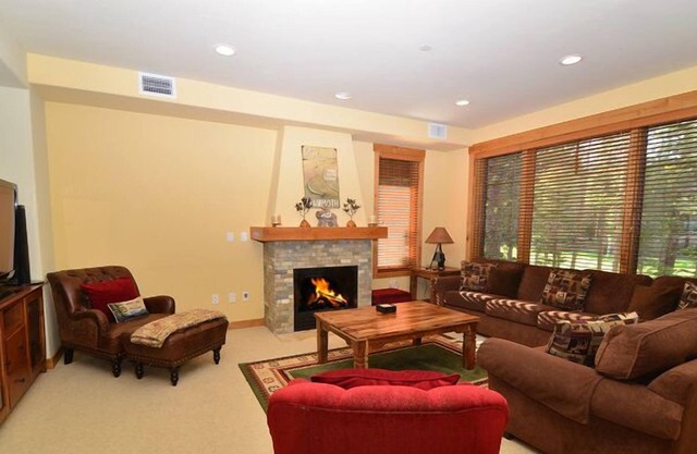 XXL Luxury Townhome with Private Jacuzzi and Views