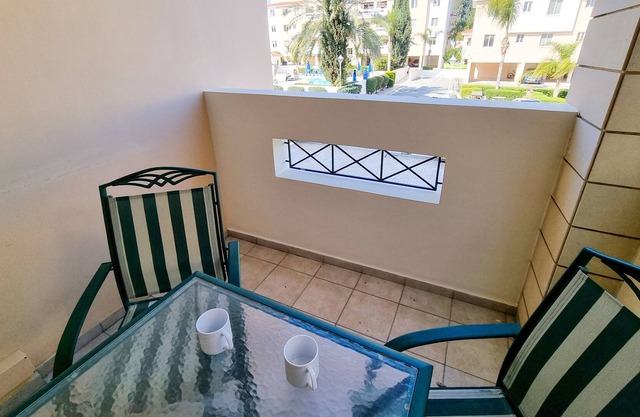 Yaar Apartment with pool and tennis court