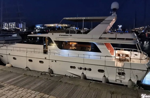Yacht 'Aqua Marina La Rochelle' with Terraces & Wi-Fi