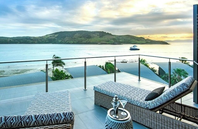 Yacht Club Villa 30