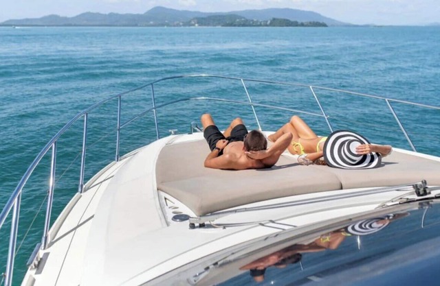 Yacht CYOS