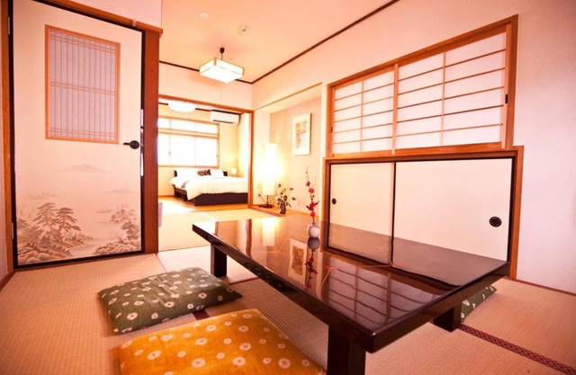 Yadoya shichifuku neko