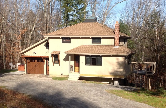 Year Round Mountain Home -HOT TUB- Walking Distance to South Ridge Lodge
