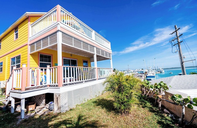 Yellow Tail cottage with FREE Golf Cart