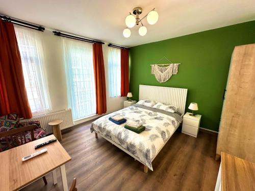 Yellowhouse Room 6