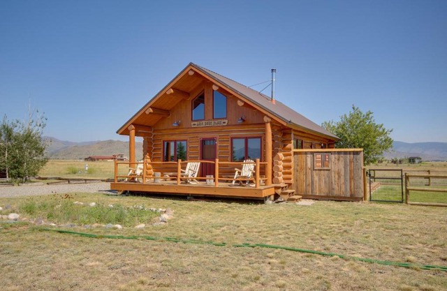 Yellowstone Cabin with Stunning Mountain Views