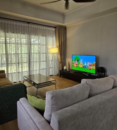Yenni Villa at Country Villas, Country Heights