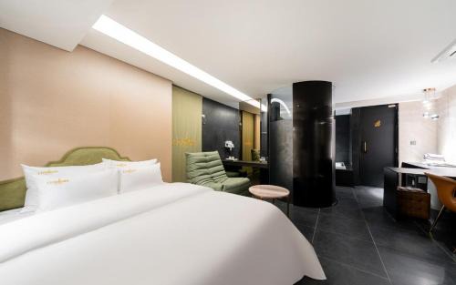 Yeoksam Lumiere Hotel