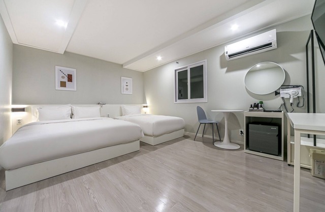 Yeongcheon Hotel Shop