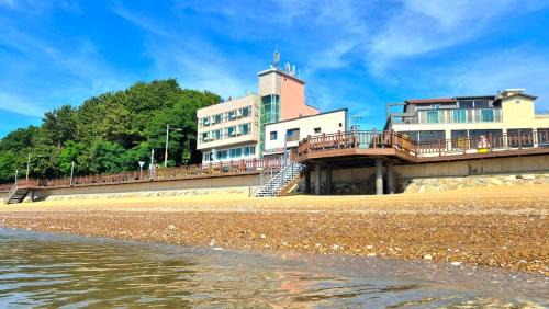 Yeongheungdo Haevichi Pension