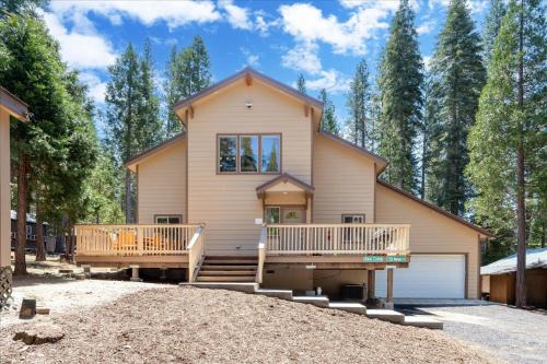 Yosemite Base Camp- Updated cabin INSIDE Yosemite