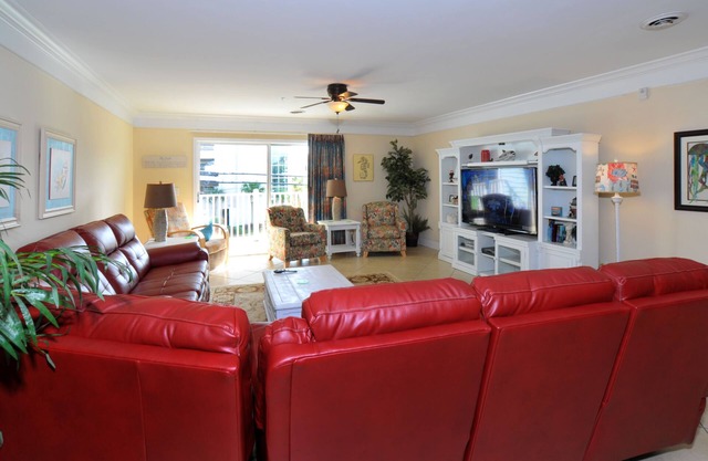 You Found It! Spacious Luxury 8 Bedroom Villa! 6.5 Bath, WiFi, Pool, Hot Tub