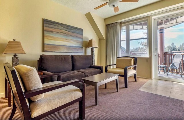 Your All-Season Tahoe Oasis! Swimming Pool, Full Kitchen!