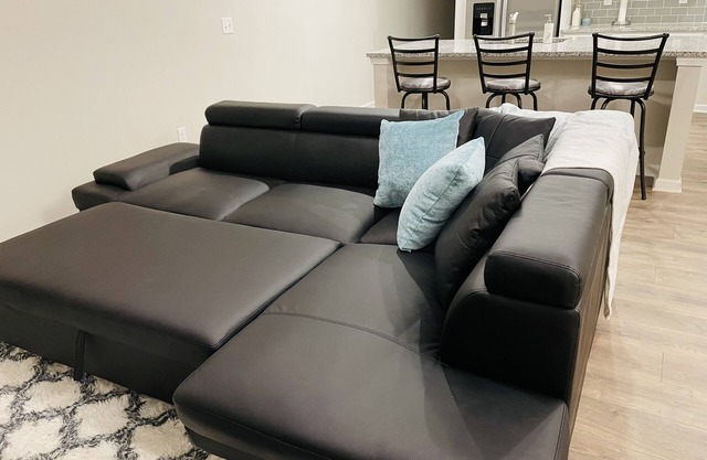 YOUR ATL GETAWAY-SPACIOUS TOWNHOME BY AIRPORT
