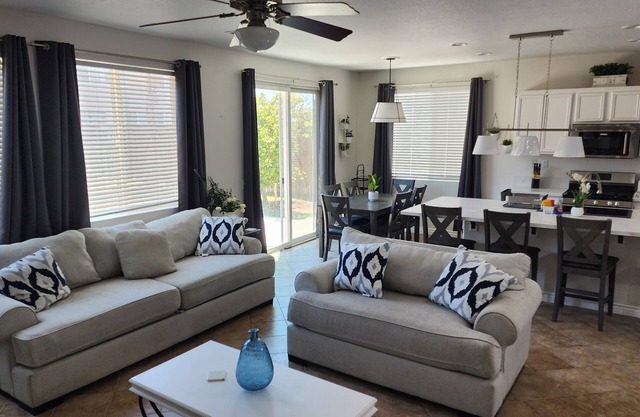 Your Dream 5 BR Getaway -Sleeps 11+-Great Location