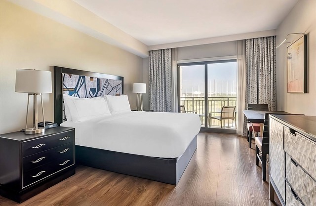 Your Dream Stay in Orlando! Outdoor Swimming Pool, Fully-equipped Kitchen!