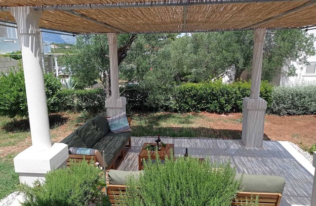 Your Mediterranean villa with large garden and private parking space - welcome!