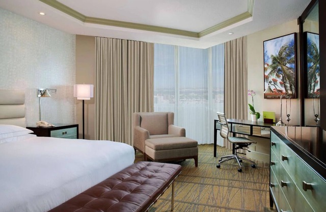 Your Miami Retreat - Close to Airport and Conventions! Free Airport Shuttle