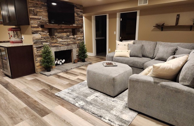 Your own lakefront retreat on beautiful and wooded Lake Roesiger in Snohomish.