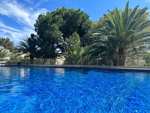 Your own private floor, Luxury, Pool, Parking, AC- Palais 5'