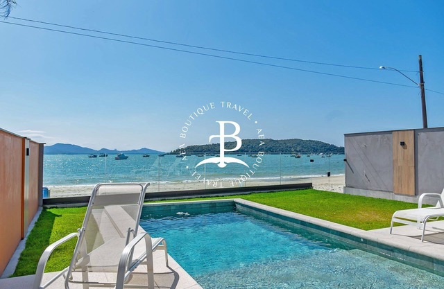 Your Pé na Areia refuge with lush sea views and swimming pool