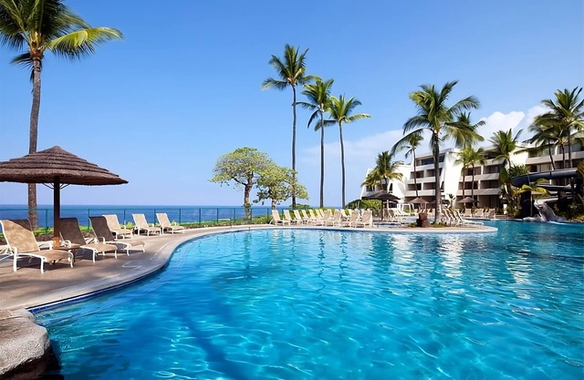 Your Perfect Hawaiian Getaway! 3 Modern Units, Oceanfront, On-site Restaurant!